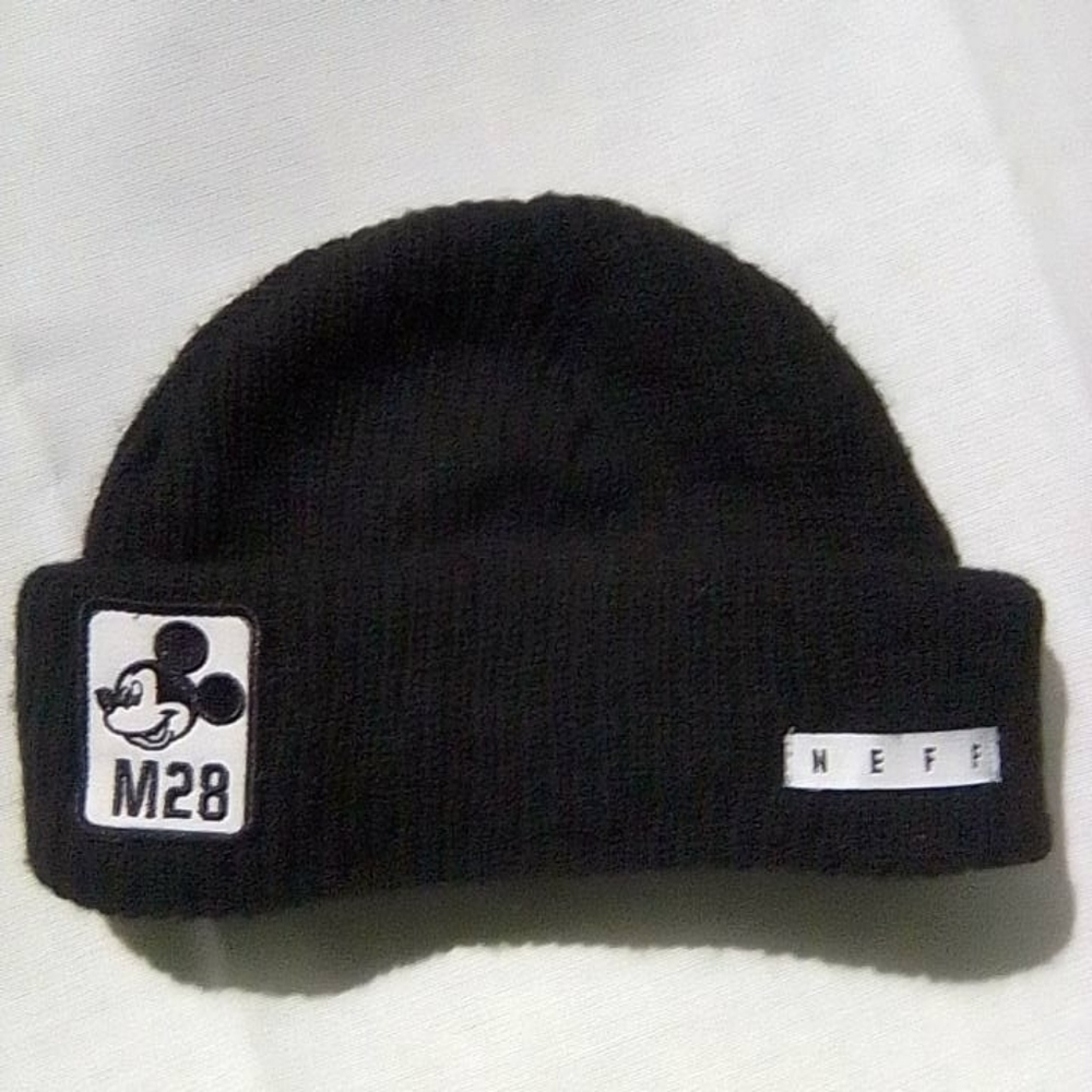 RARE! Neff ❌ Disney Classic Mickey Mouse Black Knit Beanie Collectible Hat 🐭
